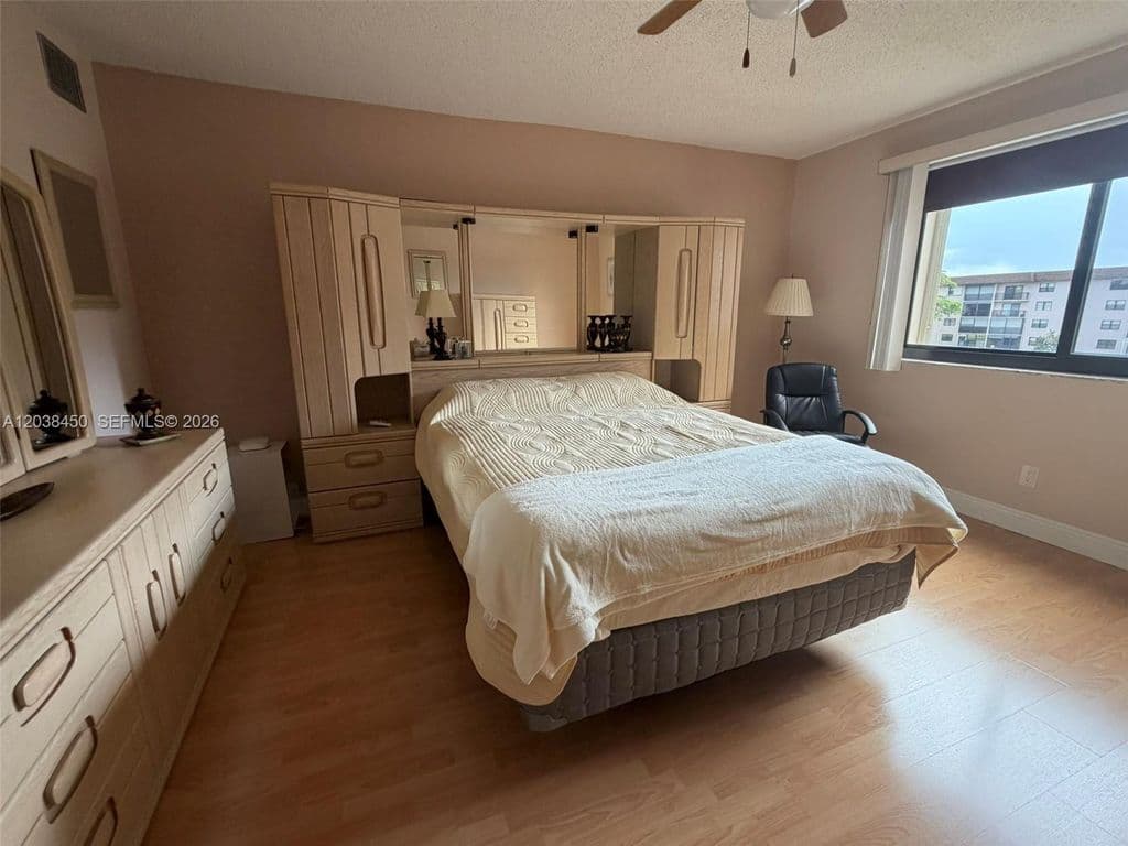 2-bedroom Condo — 4960 E Sabal Palm Blvd APT 308