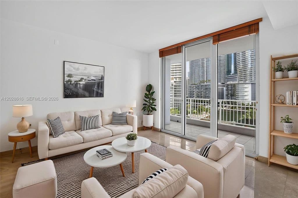 1-bedroom Condo — 801 Brickell Key Blvd APT 906