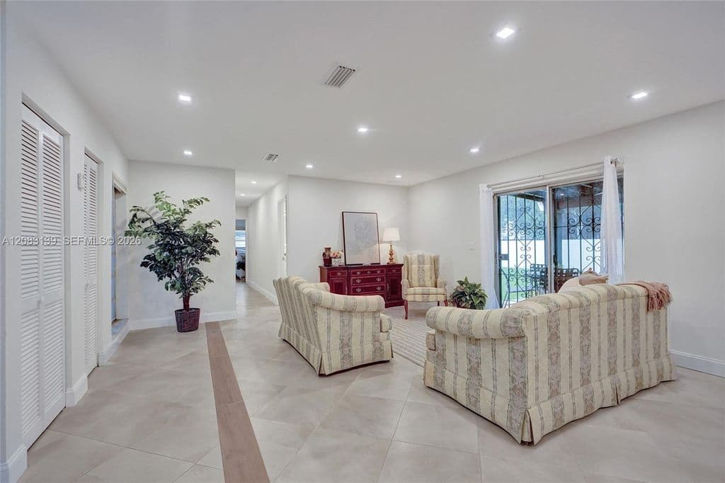 3+1 Müstakil ev — 10214 SW 26th Ter