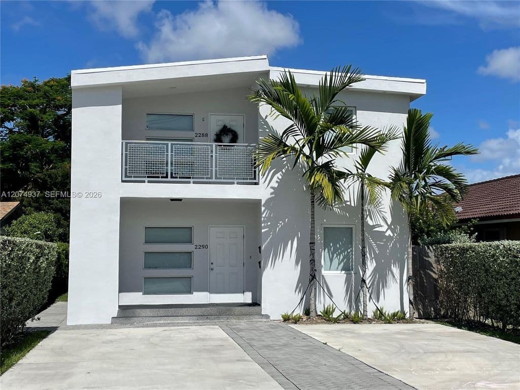 6+1 Mülk — 2290 SW 58th Ave