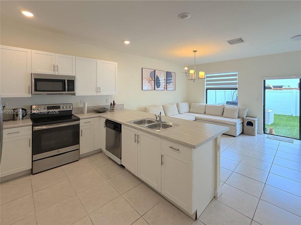 3+1 Mülk — 10606 W 32nd Ln