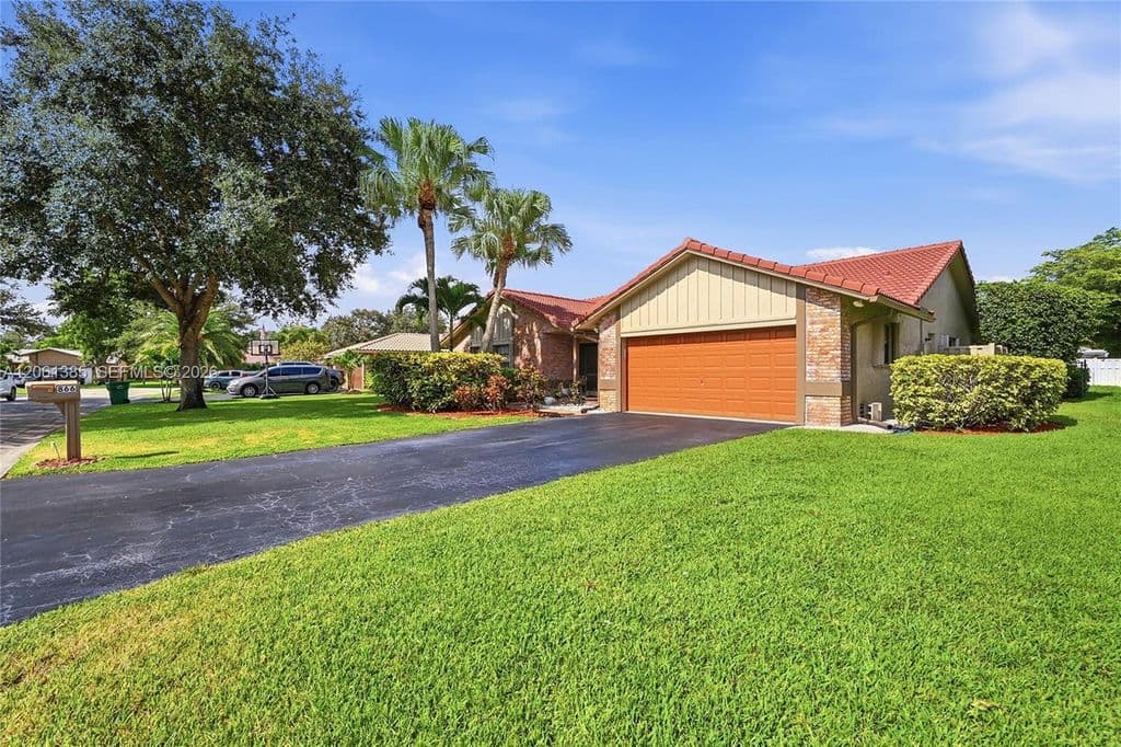 4-bedroom Property — 866 NW 110th Ave