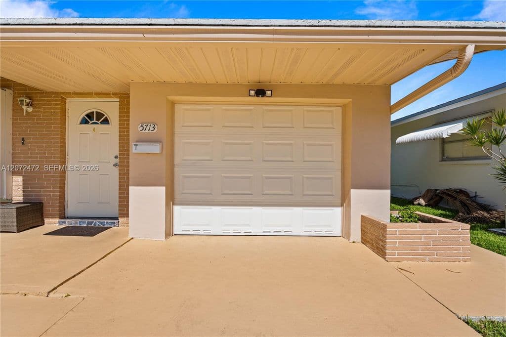 2-bedroom Single-Family Home — 5713 NW 68th Ter