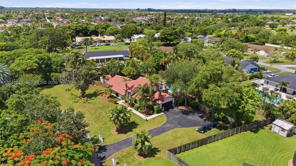 4+1 Müstakil ev — 16564 SW 153rd Ct