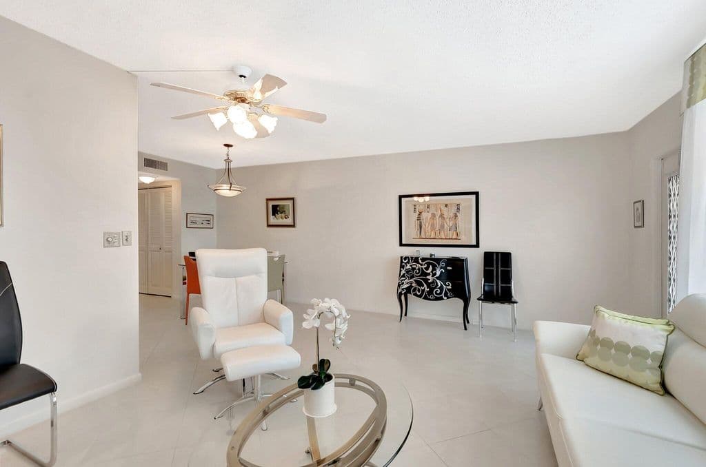 1-bedroom Condo — 2043 Cambridge C