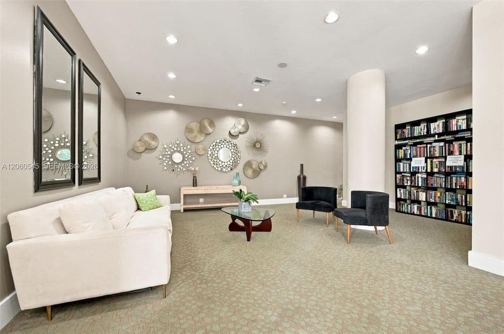 3-bedroom Condo — 7441 Wayne Ave APT 10C