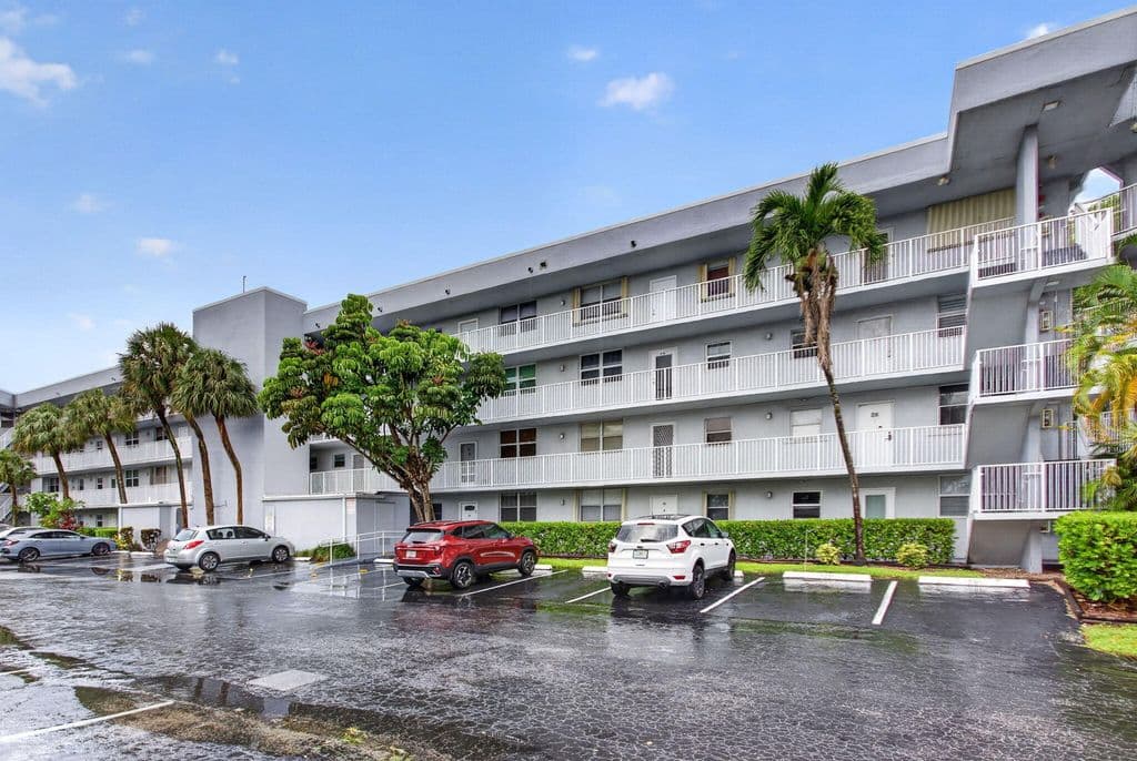 2-bedroom Condo — 118 Royal Pk Drive #1f