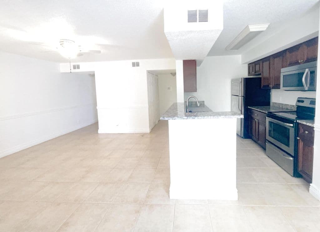 1+1 Condo — 815 W Boynton Beach Boulevard W #4-102
