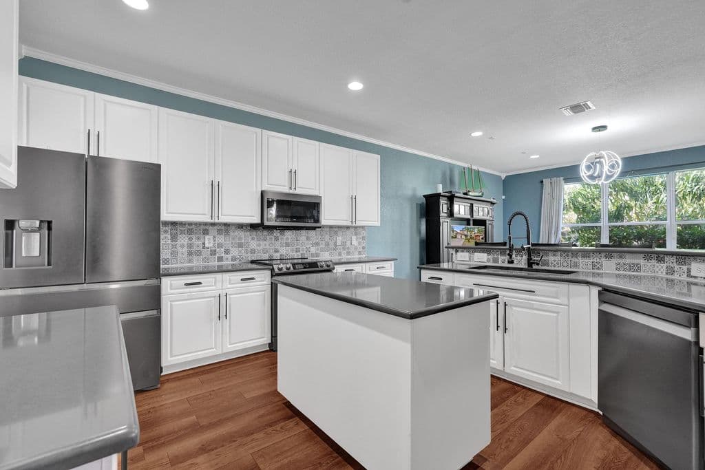 5-bedroom Single-Family Home — 6591 Traveler Road