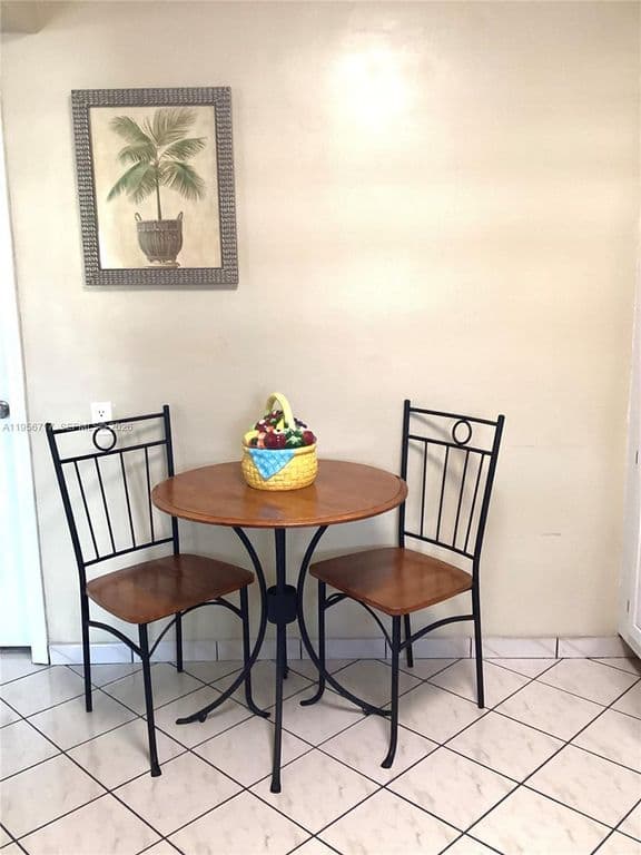 2-bedroom Condo — 361 S Hollybrook Dr APT 305