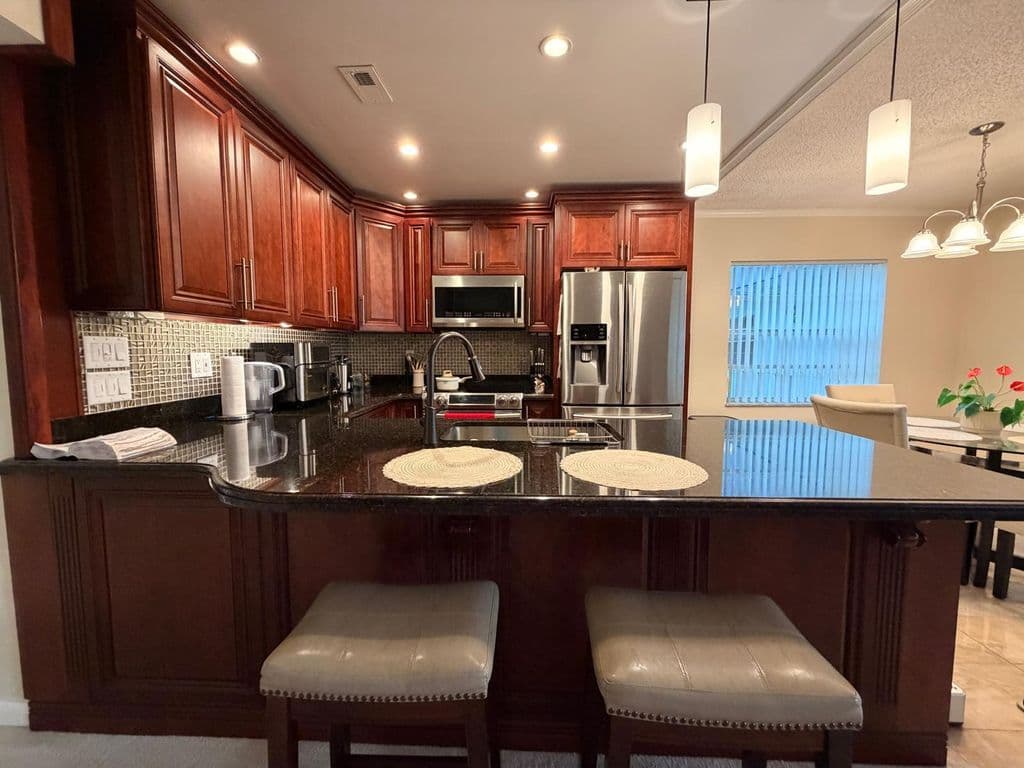 2-bedroom Condo — 43 NORMANDY A #43