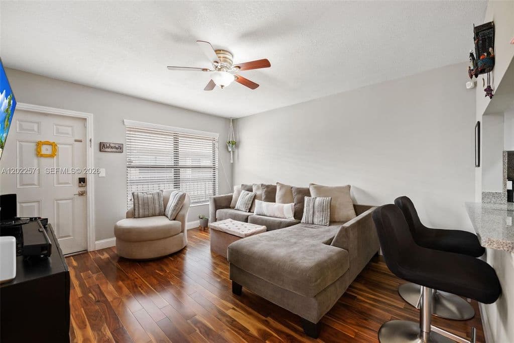 2-bedroom Condo — 10049 Winding Lake Rd APT 202