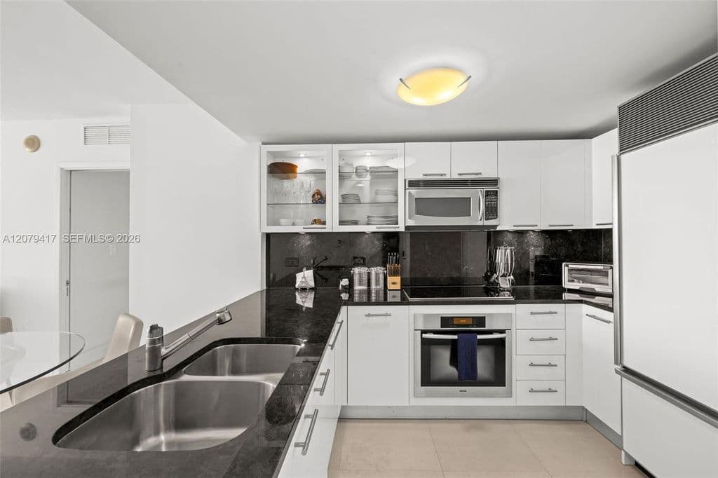 1+1 Condo — 6801 Collins Ave #1401