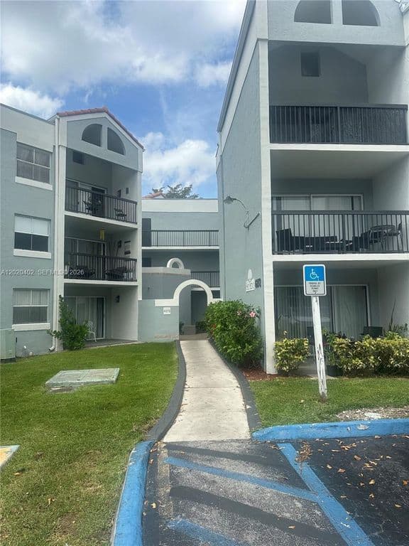 2-bedroom Condo — 6272 NW 186th St APT 212