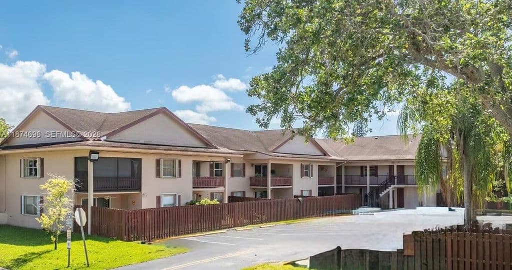 2+1 Condo — 11295 SW 88th St #M109