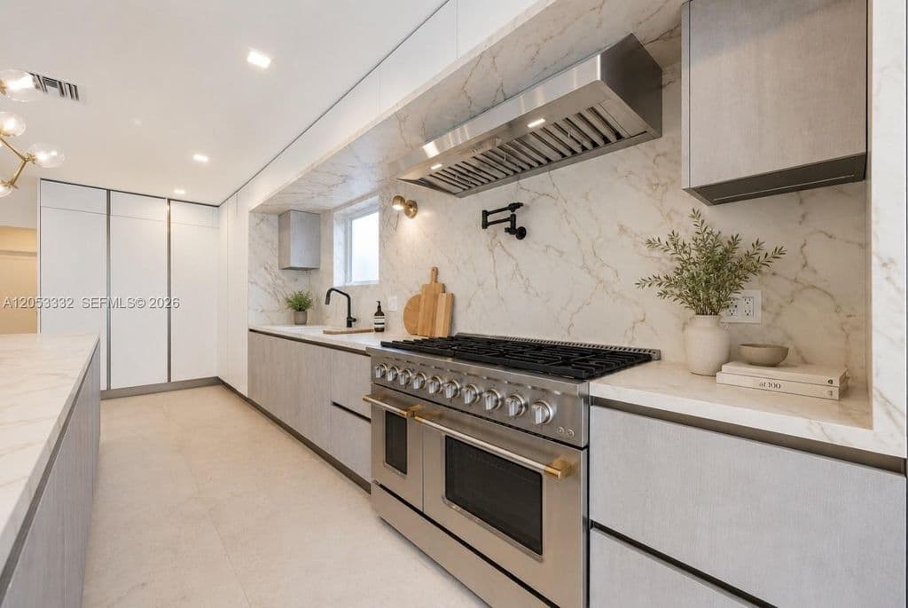 4-bedroom Single-Family Home — 2273 Bayview Ln