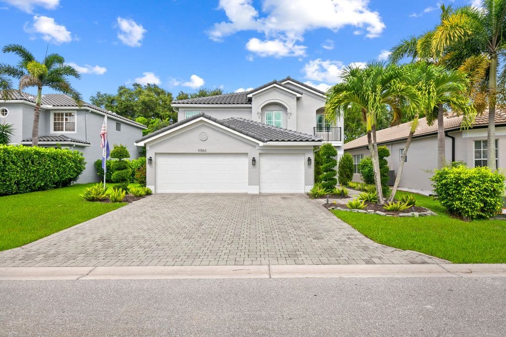 5-bedroom Single-Family Home — 10560 Walnut Valley Drive