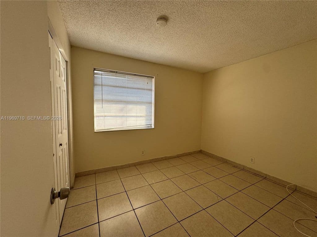 2+1 Condo — 1024 Twin Lakes Dr #21-F