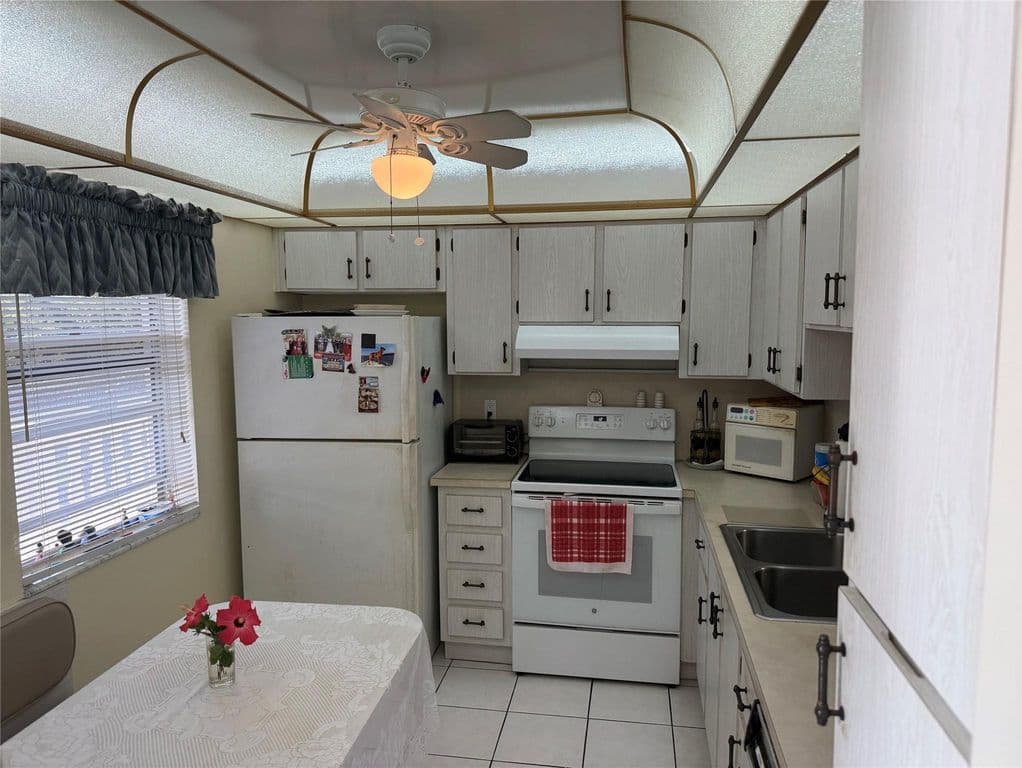 2+1 Condo — 425 SE 11th Terrace #302