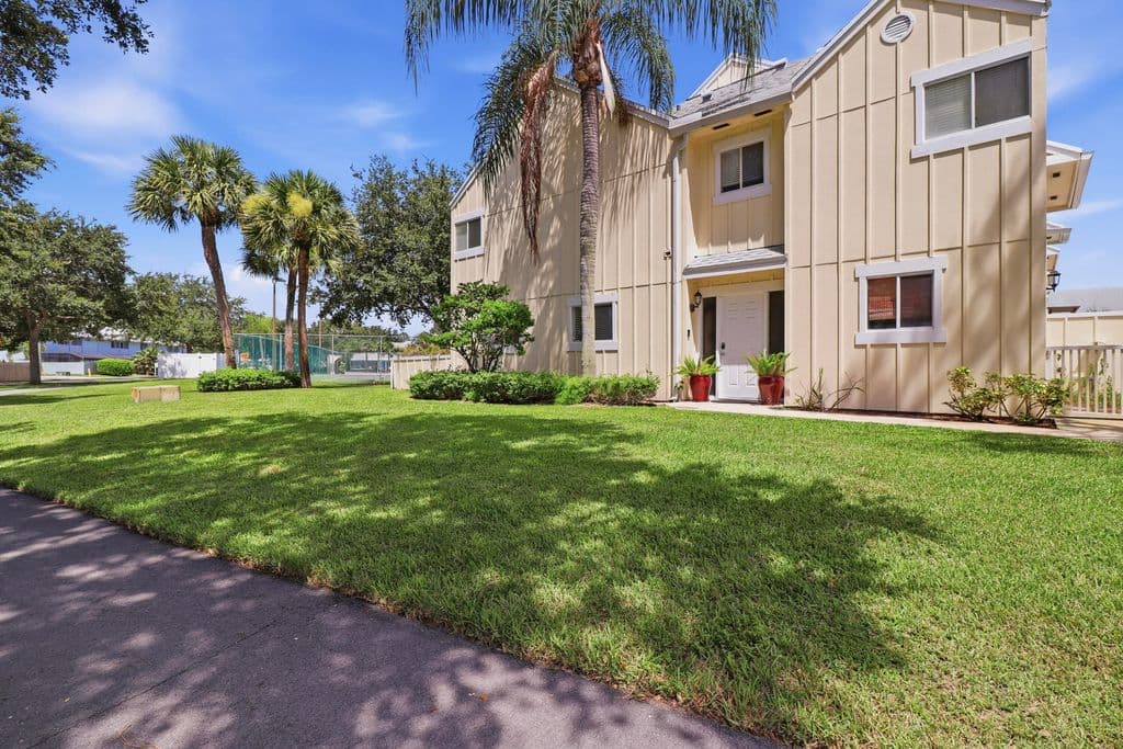 2-bedroom Property — 6263 RIVERWALK Lane #1