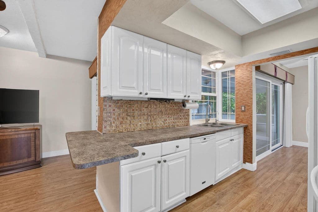 4-bedroom Single-Family Home — 1011 SW 7TH Street