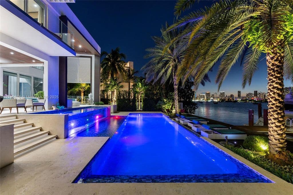5+1 Müstakil ev — 441 N Hibiscus Dr