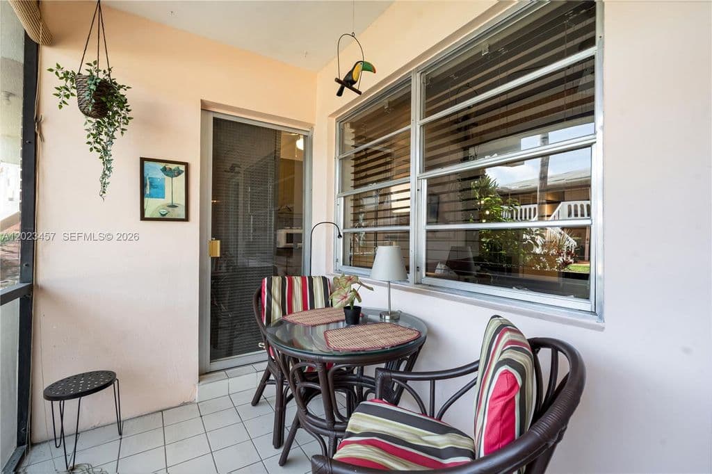 1+1 Condo — 160 NE 8th Ave APT 21A