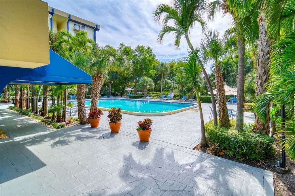 1+1 Condo — 801 NW 47th Ave APT 515W