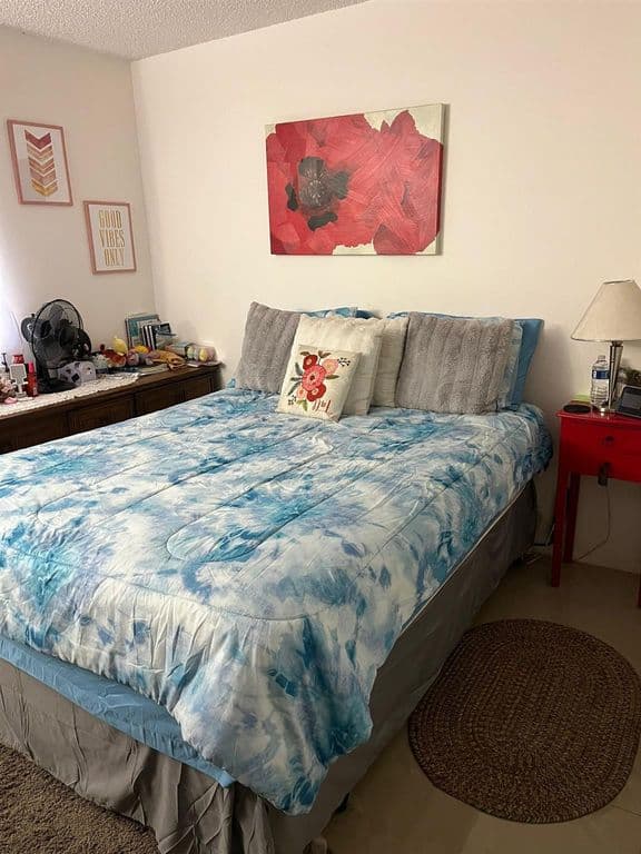 2-bedroom Condo — 3053 N Oakland Forest Drive #201