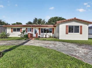 5+1 Müstakil ev — 130 NW 78th Ave, Pembroke Pines, 33024