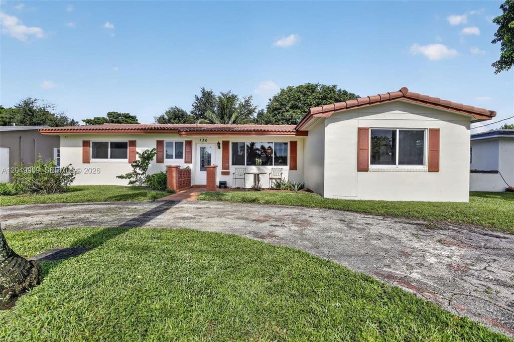 5+1 Müstakil ev — 130 NW 78th Ave