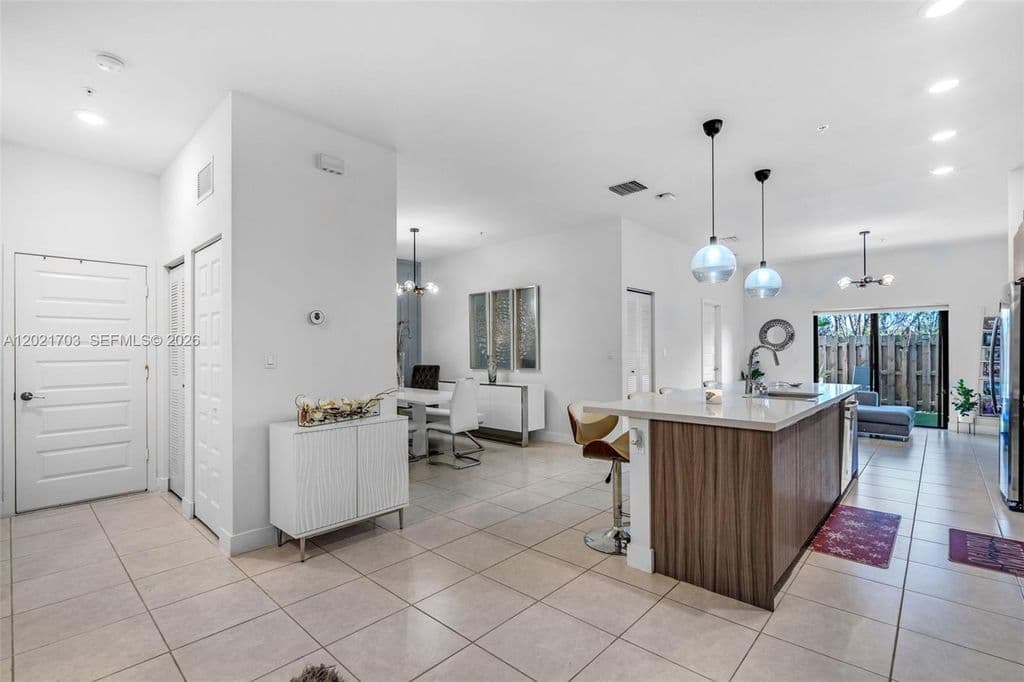 2-bedroom Condo — 8015 NW 104th Ave #3
