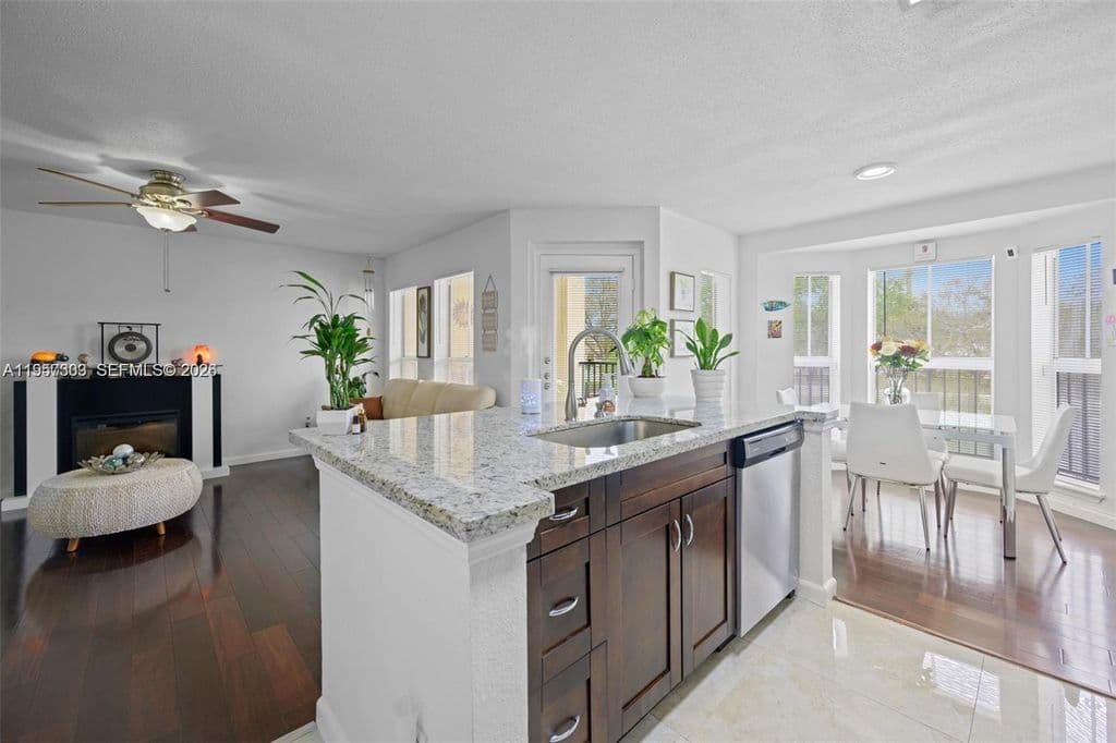 1+1 Condo — 777 Riverside Dr APT 1521