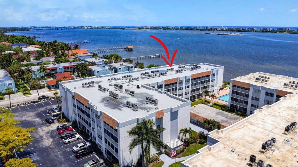 2+1 Condo — 1502 S Lakeside Drive #214