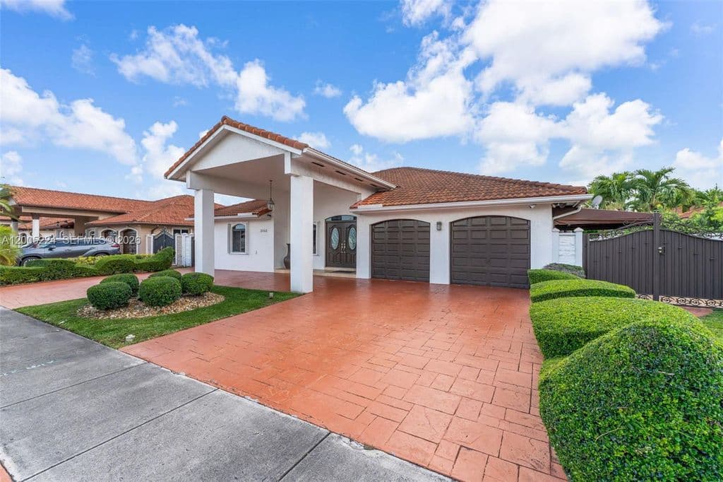 4+1 Müstakil ev — 3160 SW 142nd Ave