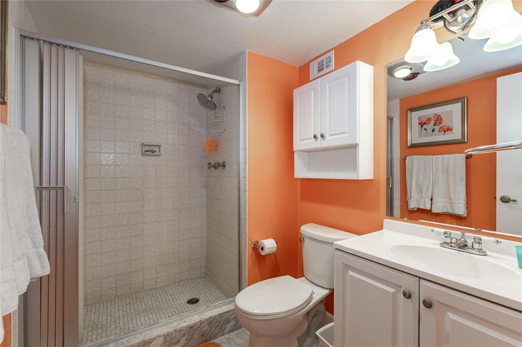 2-bedroom Condo — 700 S Hollybrook Drive #304