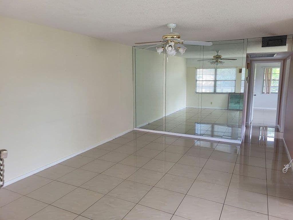 2-bedroom Condo — 116 Mansfield Dr #C