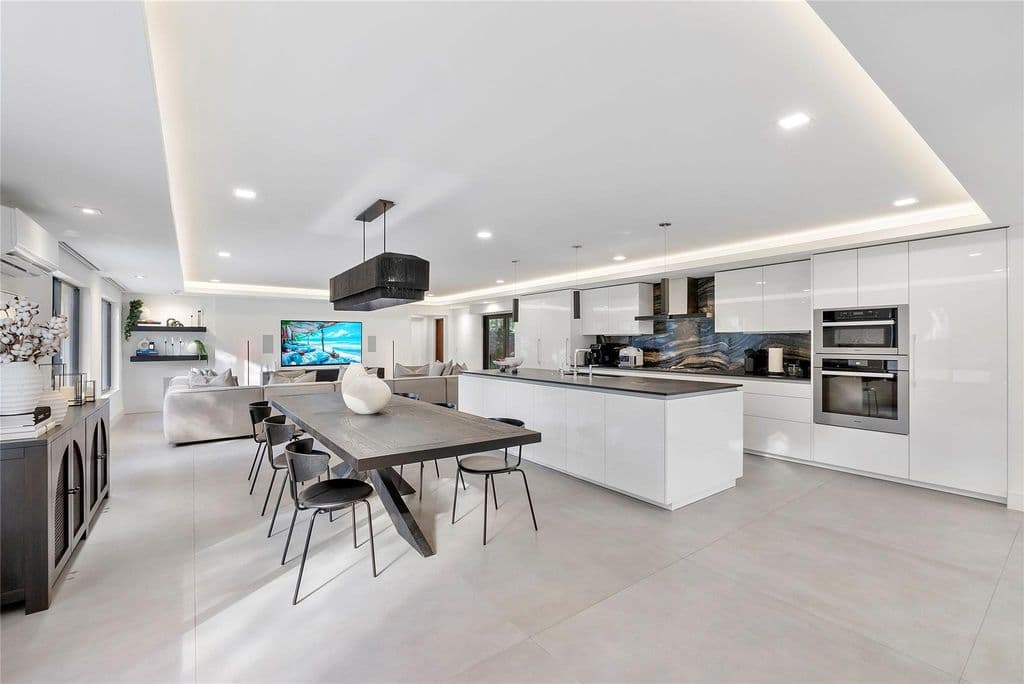 5-bedroom Single-Family Home — 500 NE 14th Avenue