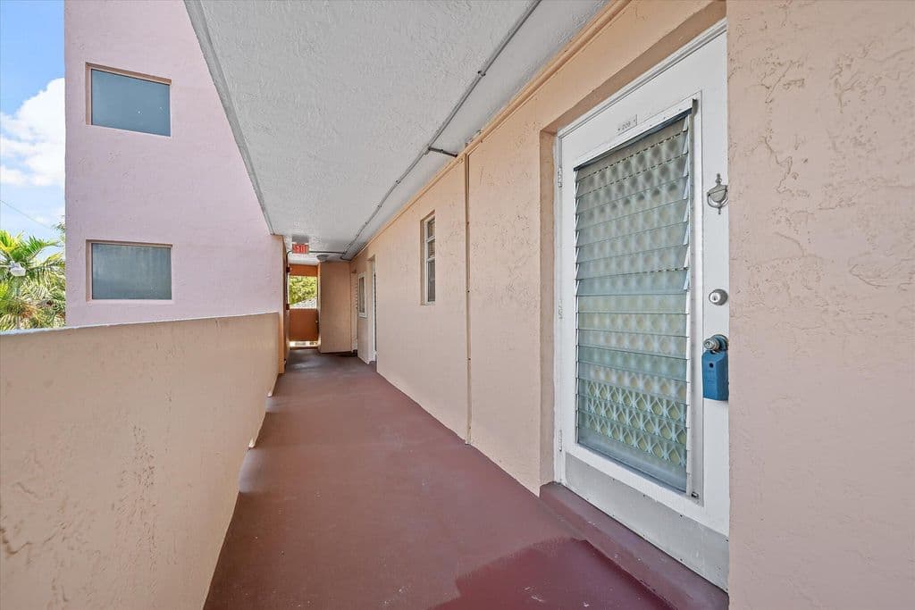 1-bedroom Condo — 3201 NE 14th Street Causeway #209