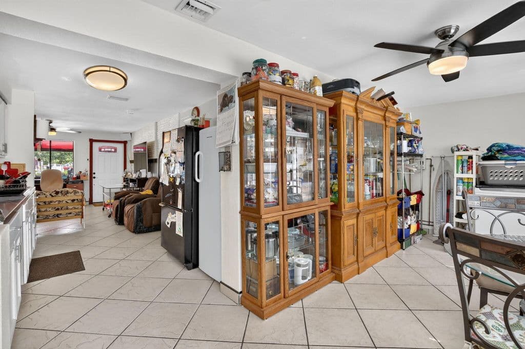 3-bedroom Single-Family Home — 1660 SW 48TH Avenue