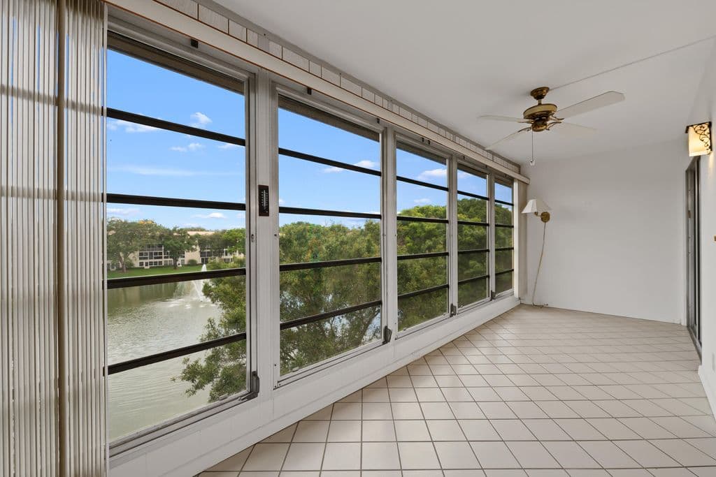 2+1 Condo — 2202 LUCAYA Bend #D4