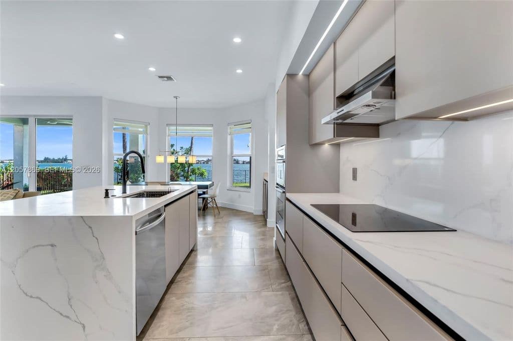 5-bedroom Single-Family Home — 17774 SW 47th St