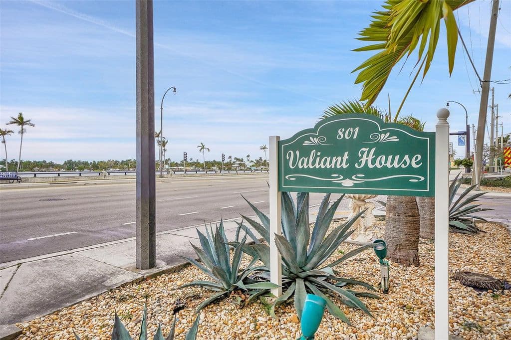 1+1 Condo — 801 S Ocean Drive #605