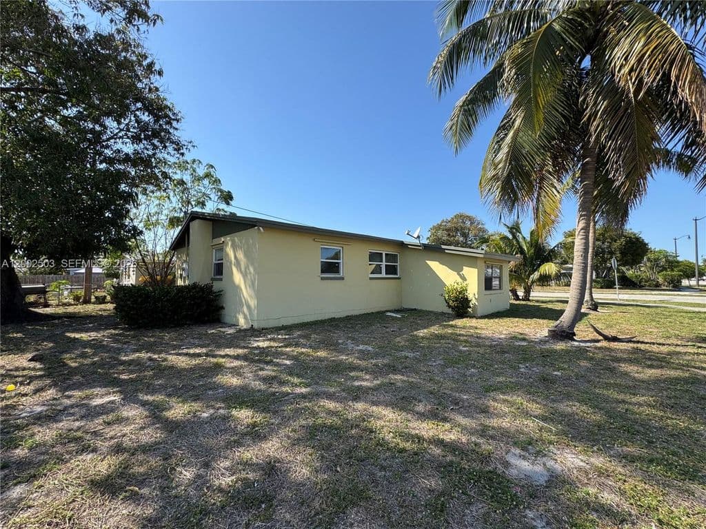 3+1 Müstakil ev — 600 NW 19th St
