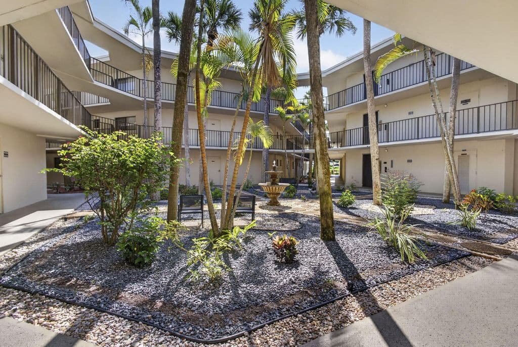 2+1 Condo — 5340 Las Verdes Circle #307