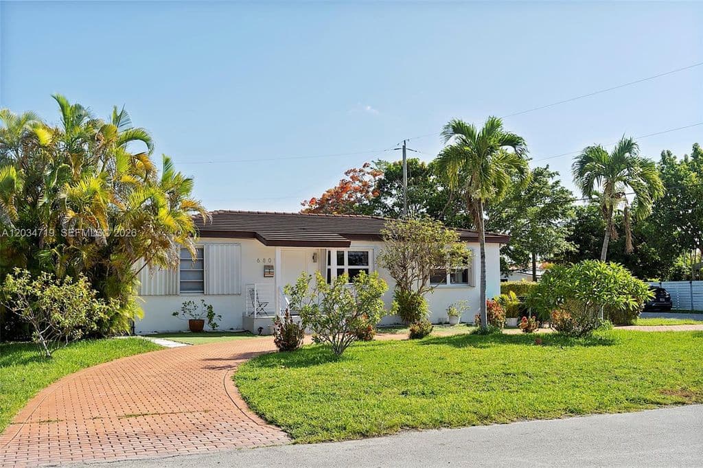 4+1 Müstakil ev — 6801 SW 27th St