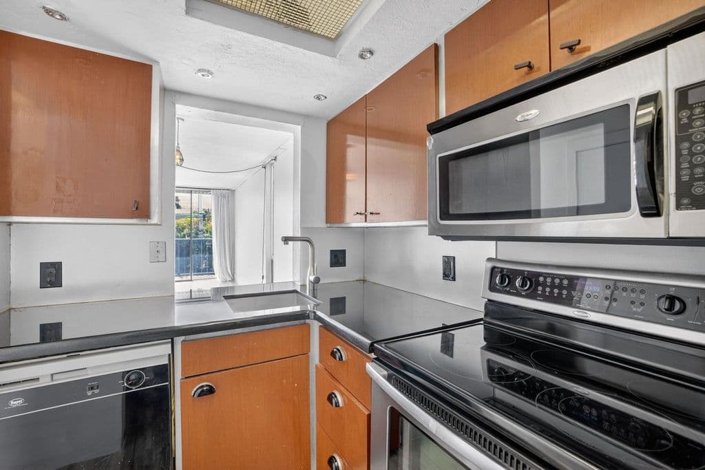 2-bedroom Condo — 1531 SE 15th Street #8