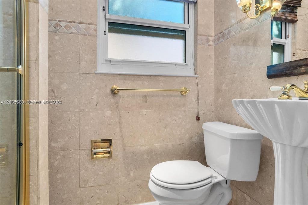 3-bedroom Single-Family Home — 617 NE 2nd Pl