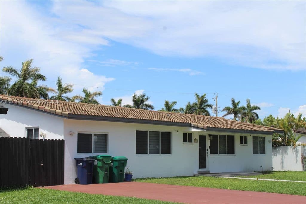 4+1 Müstakil ev — 9551 SW 49th St