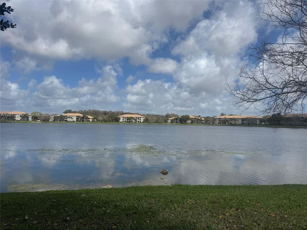 3+1 Condo — 5065 Wiles Rd APT 103